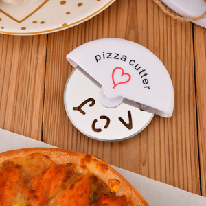 Roue de coupe-<span class=keywords><strong>pizza</strong></span> en acier inoxydable avec amour pour les cadeaux de fête de mariage dans une boîte - Product Image 4