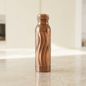 Ak Brass Curve Linings Bouteille d'eau en cuivre antique Pure Ayurvédique Meilleure bouteille d'eau Vente chaude - Product Image 3