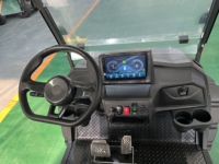 Voiturette de golf électrique tout-terrain surélevée personnalisée 4 places, bleue, avec sièges en cuir marron pour complexe hôtelier et parcours de golf