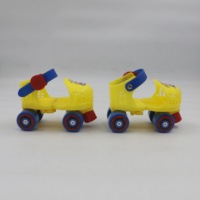 Patins à roulettes Yijiu Yijiu pour filles et garçons de 3 à 6 ans, en plastique, réglables, à quatre roues, pour débutants, modèle TR-26HK04