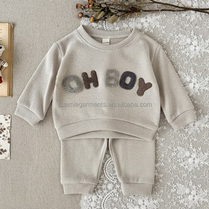 Set di Abbigliamento Personalizzato per Bambine con Scritta OH BOY in Viscosa, Felpa e Pantaloni Neutri per Neonati e Bambini - Product Image 2
