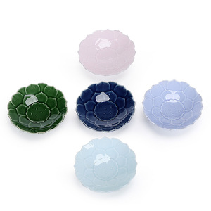 Plato de cerámica con forma de flor y base para servir frutas, postres y té. - Product Image 5