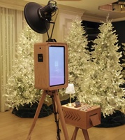 Cabina de Fotos DSLR Retro de Madera Maciza con Pantalla Táctil de 18.5 Pulgadas, Juego Completo con Soporte para Impresora, Cámara e Impresora, con Estuche de Transporte