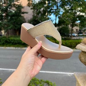 Sandalias de Plataforma con Tiras y Adornos Metálicos de Alta Calidad para Mujer, Versátiles para Exteriores, Fáciles de Poner - Product Image 3