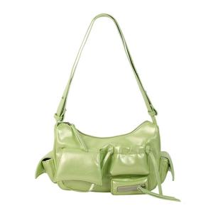 กระเป๋าหนังพระจันทร์เสี้ยวเรียบที่มีหลายกระเป๋าและการออกแบบที่ทันสมัย - Product Image 6