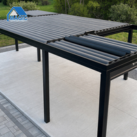 Pergola moderne en aluminium à lames réglables motorisées, revêtement poudré, pour jardin, patio, cour et salon extérieur