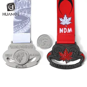 Medalla de maratón de carrera esmaltada con logotipo de hoja de arce de Canadá de metal plateado personalizado con imán