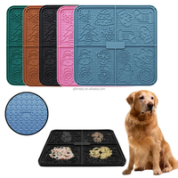 Tapis de léchage pour animaux de compagnie en silicone à motif de Noël, anti-anxiété, antidérapant, pour chiens de petite, moyenne et grande taille