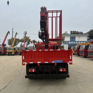 Camion-grue Sinotruk Ho Wo 4*2, véhicule de transport de 7 tonnes pour le déplacement d'équipements - Product Image 2