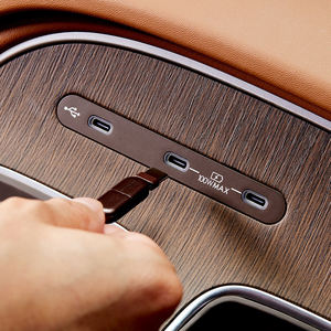 Cable USB-C Magnético Tail Link de 240W con Carga Rápida PD, Diseño Inclinable, Aislamiento de Nailon, 1m para Laptop y Teléfono - Product Image 6