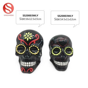 Ornement d'Halloween personnalisé, modèle de crâne en céramique avec les mains sur les yeux et la bouche - Product Image 4