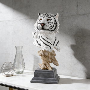 Escultura de Tigre Blanco en Resina con Rayas Realistas, Estatua de <span class=keywords><strong>Animal</strong></span> Majestuoso con Expresión Feroz y Lengua Negra, Decoración de Jardín - Product Image 3