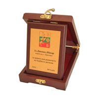 Plaque en bois personnalisée de haute qualité avec un bouclier militaire en velours, trophées et récompenses, plaques en bois dans une boîte