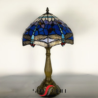 Lampe de table en verre teinté, motif libellule, soudée à la main, style vintage