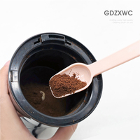 Nouvelle brosse de nettoyage pour cuillère doseuse en plastique PP, conviviale, pour café et huile, conception 2-en-1, graduations 2 grammes 3 ml, gadget de cuisine