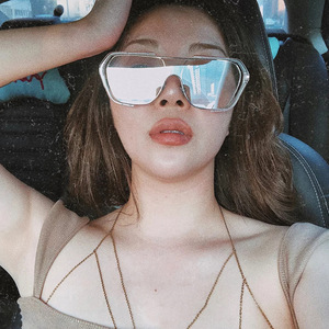 Lunettes de soleil unisexes style Chen Weiting avec grandes montures, monture en métal noir, verres en résine, protection UV400 - Product Image 4