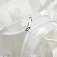 Housse de couette blanche de luxe en satin de soie jacquard rayé King Size Ensemble de literie pour hôtel