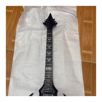 JELO Guitare basse électrique 6 cordes Corps en acajou noir mat CNC sculpté Design en forme de chauve-souris Érable pour la musique