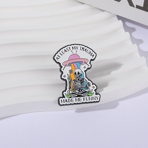 Al menos mi <span class=keywords><strong>trauma</strong></span> me hizo divertido esmalte Pin Salud mental autocuidado Punk esqueleto nave espacial broche solapa insignia joyería regalo - Product Image 2