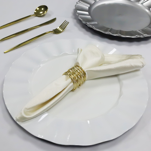 Placa de cargador de plástico blanco con borde ondulado de 13 pulgadas de lujo, elegante, desechable, para fiestas de cumpleaños, Decoración de mesa debajo del plato - Product Image 5