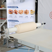 Équipement de boulangerie commerciale, machine à pâte feuilletée automatique, laminoir à pâte électrique pour croissants, tartes aux œufs, samosas