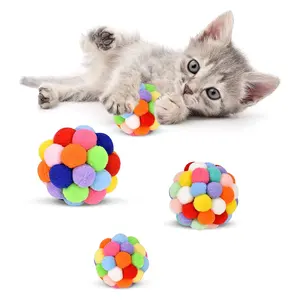 Pelota de juguete para gatos con campana, bolas peludas suaves y coloridas, campana integrada para gatos, juguetes interactivos para masticar para gatitos de interior