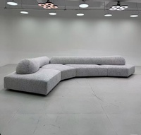 Canapé en tissu minimaliste italien haut de gamme pour villa, grand salon, module irrégulier, canapé d'hôtel en velours glacier, canapé en éponge