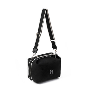 Pochette da Trucco Portatile Leggera in Tela Rosa con Logo Personalizzato, Borsa Cosmetica da Viaggio, Organizer per Make-up e Articoli da Toilette - Product Image 6