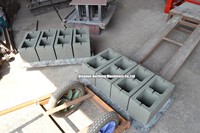 Machine semi-automatique haute capacité QT4-28 pour la fabrication de briques en ciment et de blocs creux en béton, contrôle PLC, vibrante