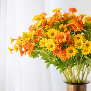 Fleurs artificielles en soie marguerites papillon de l'est de la Chine, blanches, jaunes, roses, oranges, violettes, rouges pour décorations de maison et de mariage - Product Image 4