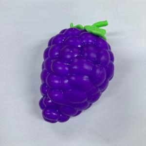 ของเล่นบีบ Huyo 0728 ปลอดสารพิษ เป็นมิตรกับสิ่งแวดล้อม ทำจาก PU สำหรับเด็กหญิงและเด็กชาย ดีไซน์ผลไม้เหมือนจริง บีบง่าย คลายเครียด - Product Image 4