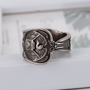 แหวนสแตนเลสลายดอกไม้ วงกว้าง สไตล์เรโทร เครื่องประดับผู้ชาย ของขวัญสำหรับโอกาสต่างๆ ประดับด้วยหินสังเคราะห์ XYR0016 - Product Image 4