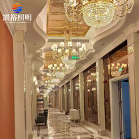Luminaires suspendus longs sur mesure de haute luminosité pour restaurants haut de gamme, couloirs d'hôtel, escaliers, grands luminaires modernes en métal et verre LED
