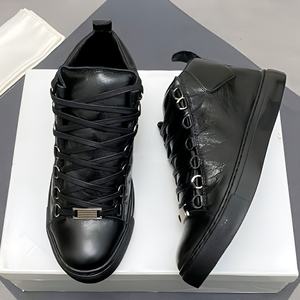 Zapatos de Hombre de Alta Calidad, Diseño de Lujo, Piel Plegada, Estilo Clásico Casual, Punta Redonda, Cierre con Cordones, Suela Plana, Modernos, para Surf - Product Image 1