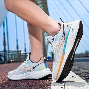 Nuevos zapatos deportivos modernos y casuales, zapatos de malla transpirable para hombre, zapatos para correr ligeros y a la moda, y zapatos cómodos. - Product Image 5