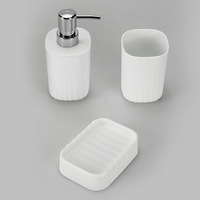 Ensemble de salle de bain motif vague, design simple uni, comprenant un gobelet, un porte-brosse à dents, un porte-savon, ensemble de huit pièces en plastique
