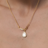 Collier avec pendentif en zircon marquise et poire en acier inoxydable plaqué or 18 carats J&D Jewelry pour femmes