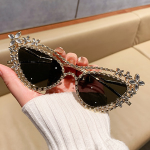 Rhinestone Cat-Eye <b>Sunglasses</b> For Women Metal Frame UV400 Protection Fashionable Trendy Sunshades Type 3 PC Lens - Product Image 2