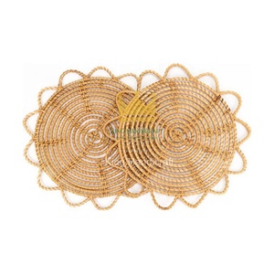 Sous-plats/assiettes décoratives en rotin peints à la main en forme de fleur pour la maison, les fêtes et la décoration, personnalisables et écologiques - Product Image 3