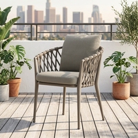 Ensemble table et chaises d'extérieur empilables en alliage d'aluminium nordique avec pieds coniques pour villas, jardins, hôtels, maisons d'exposition, repas de loisirs