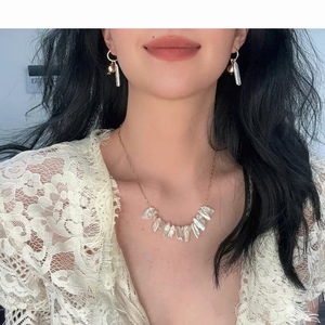 Collar Boundless Star River Smile para Mujer, Diseño de Clavícula de Plata Triturada de Alta Gama con Perlas Barrocas Naturales - Product Image 2