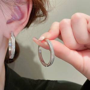 Orecchini a Cerchio Minimalisti Rotondi per Donne, Accessori per Orecchie alla Moda per Uso Quotidiano - Product Image 1