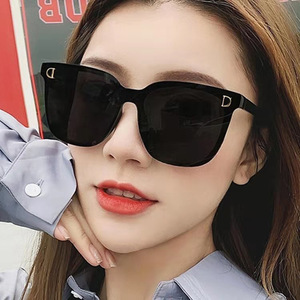 Women's Oversized Sunglasses <b>Black</b> <b>Frame</b> Pc Lens Uv400 Protection Cat Eye Style For Fashion And Daily Wear - Product Image 1