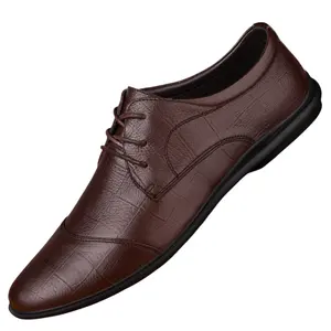 Deslizamento em sapatos de couro dos homens formal do noivo negócio terno Oxford sapatos masculinos brilhantes vestido sapato