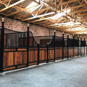 Moderno marco de acero de alta calidad respetuoso con el medio ambiente frente de bambú gran espacio Super comodidad caja de puesto de caballos al aire libre portátil caballo estable - Product Image 1