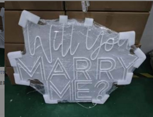 Insegna LED Neon Personalizzata 'Mi Vuoi Sposare?' in Acrilico per Decorazione Murale, Ideale per Proposte di Matrimonio e Feste - Product Image 4
