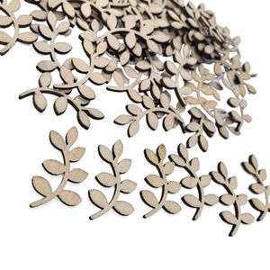 Vente en gros de copeaux de <span class=keywords><strong>bois</strong></span> de contreplaqué sculptés (3 cm) couleur <span class=keywords><strong>bois</strong></span> naturel, nouveaux petits motifs fleurs et feuilles, 50 pièces/sac, décoration intérieure XIANPING - Product Image 1