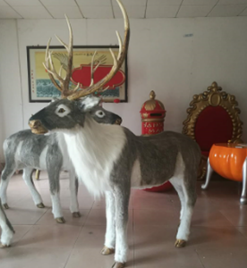 Estatua de Reno Navideño de Fibra de Vidrio con Peluche Flocado, Tamaño Personalizado de Fábrica, Realista, con Arnés de Pelo Gris Marrón, Poses de Pie y Acostado - Product Image 2