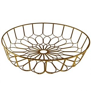 Cesta de Frutas de Alambre Dorado, Diseño Floral Ovalado, Tazón Decorativo para Guardar Aperitivos y Frutas en el Hogar, Estilo Glam, Hecho a Mano - Product Image 1