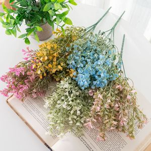 Bouquet de fleurs artificielles CallaFloral en plastique multicolore pour la décoration de la maison et les arrangements de mariage - Product Image 1